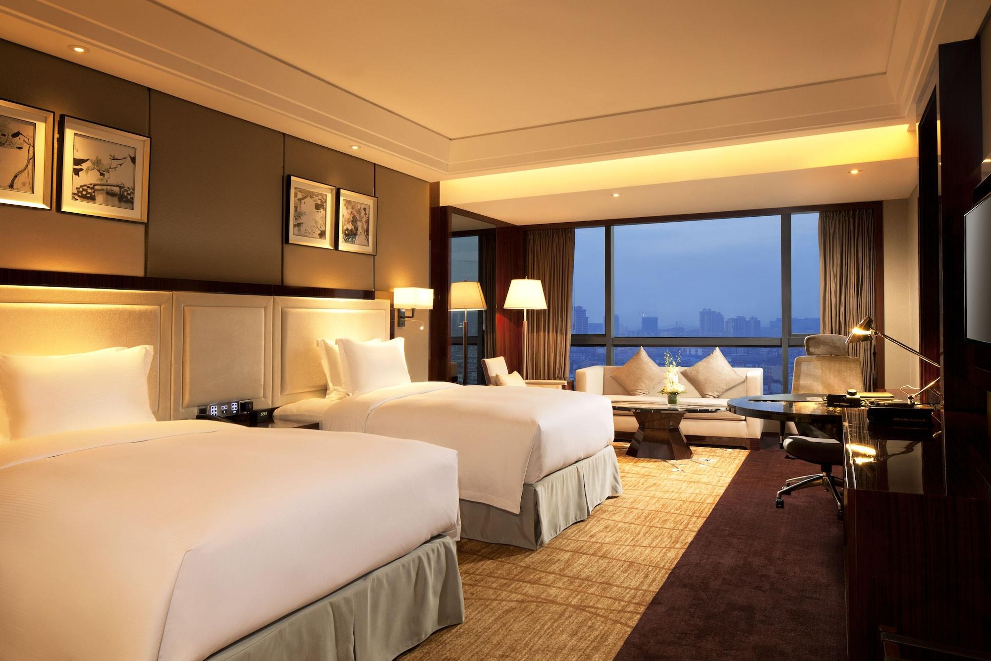 Hilton Foshan - Visit The Lobby Aquarium Exterior photo