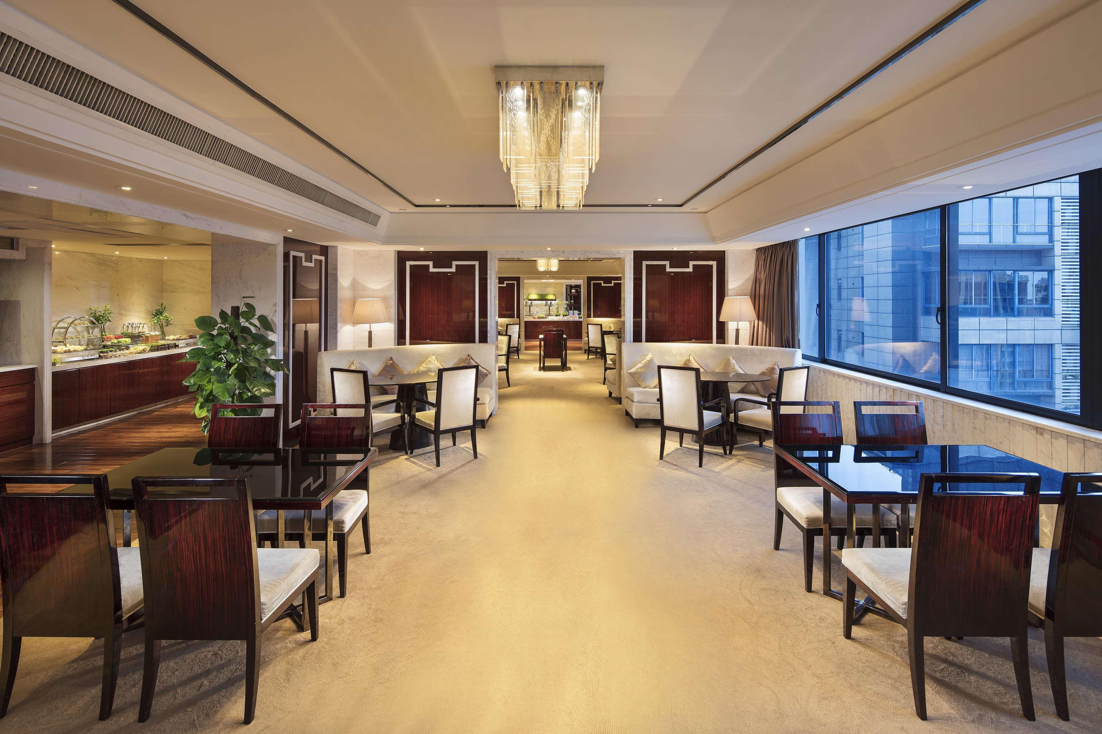 Hilton Foshan - Visit The Lobby Aquarium Exterior photo
