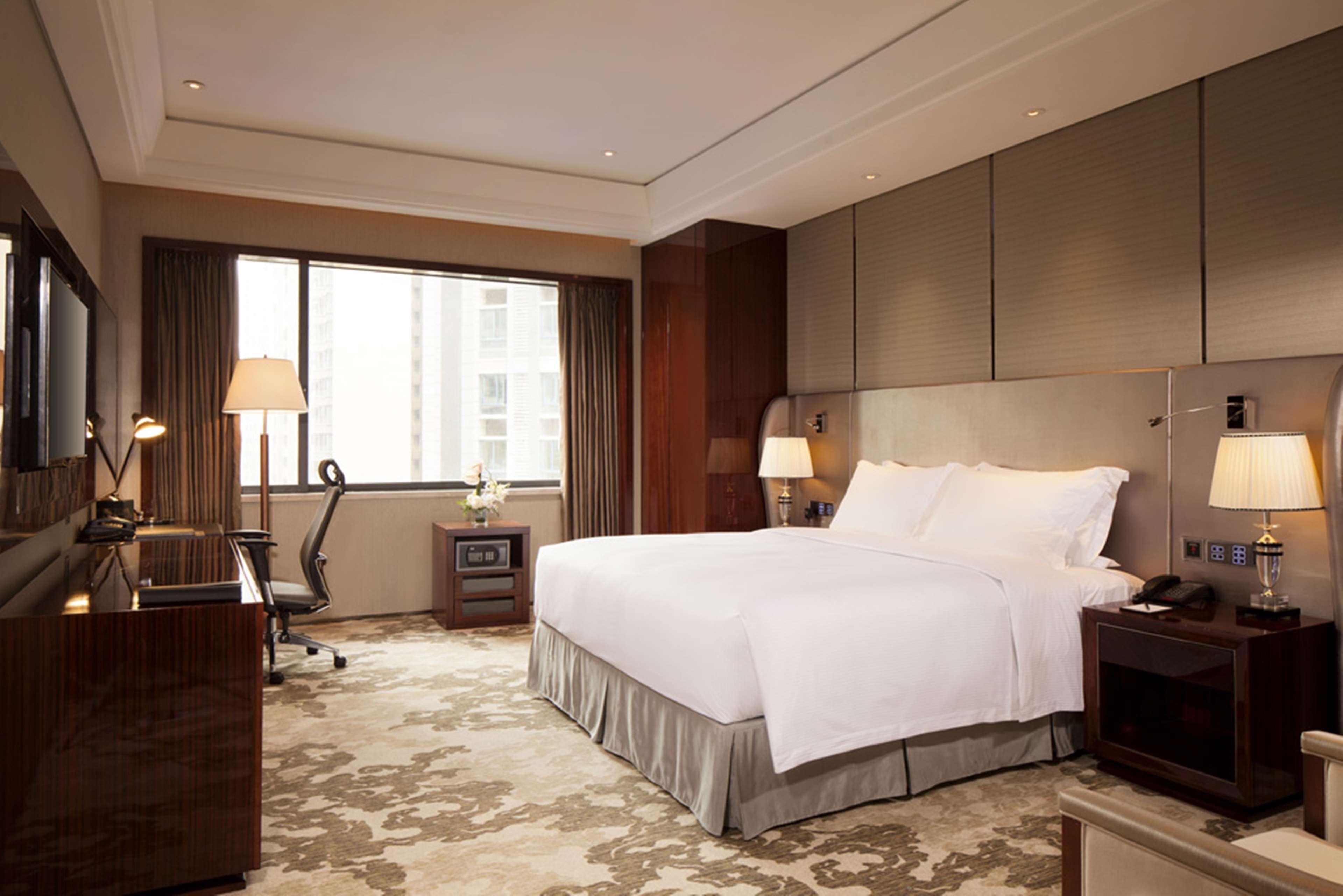 Hilton Foshan - Visit The Lobby Aquarium Exterior photo