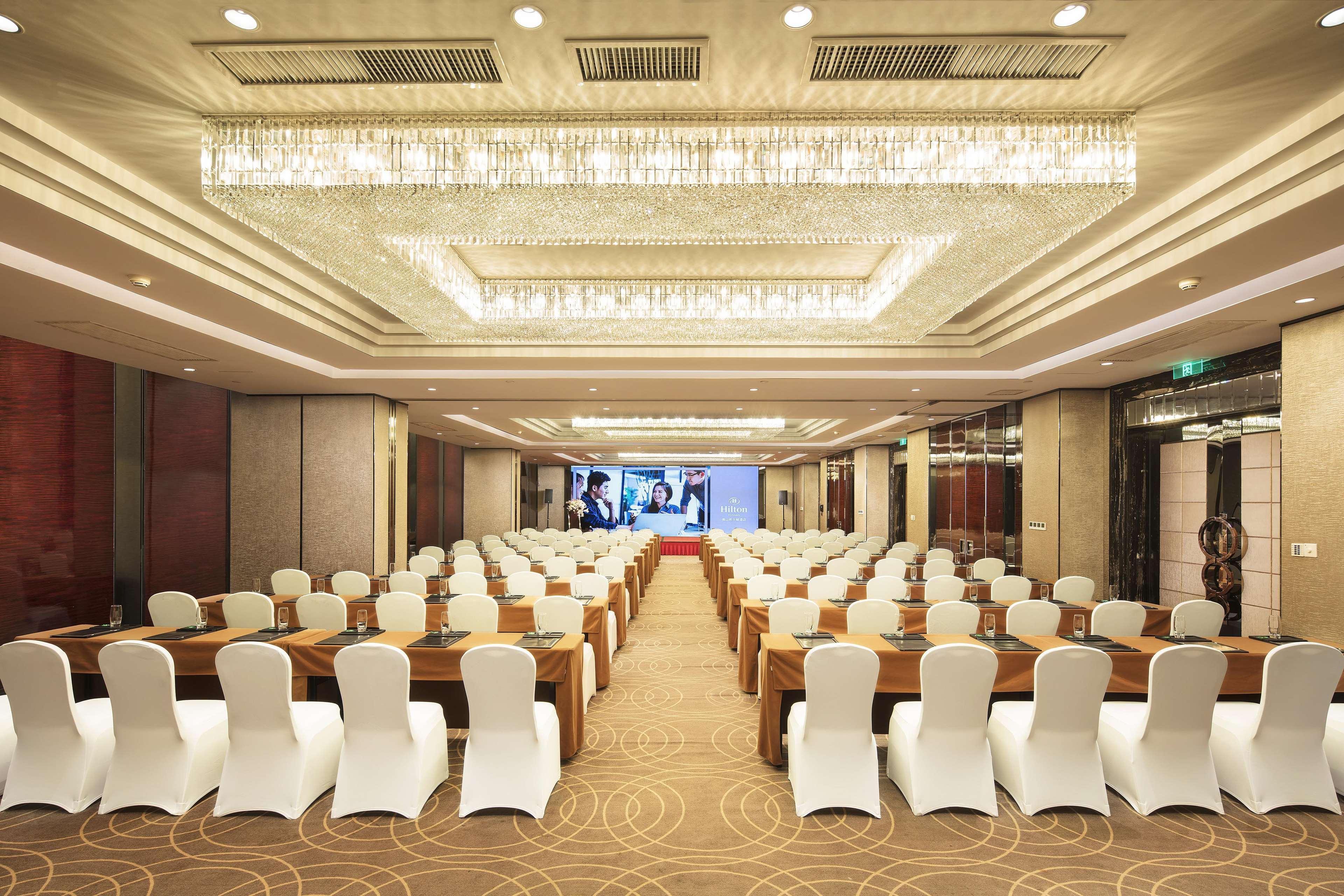 Hilton Foshan - Visit The Lobby Aquarium Exterior photo