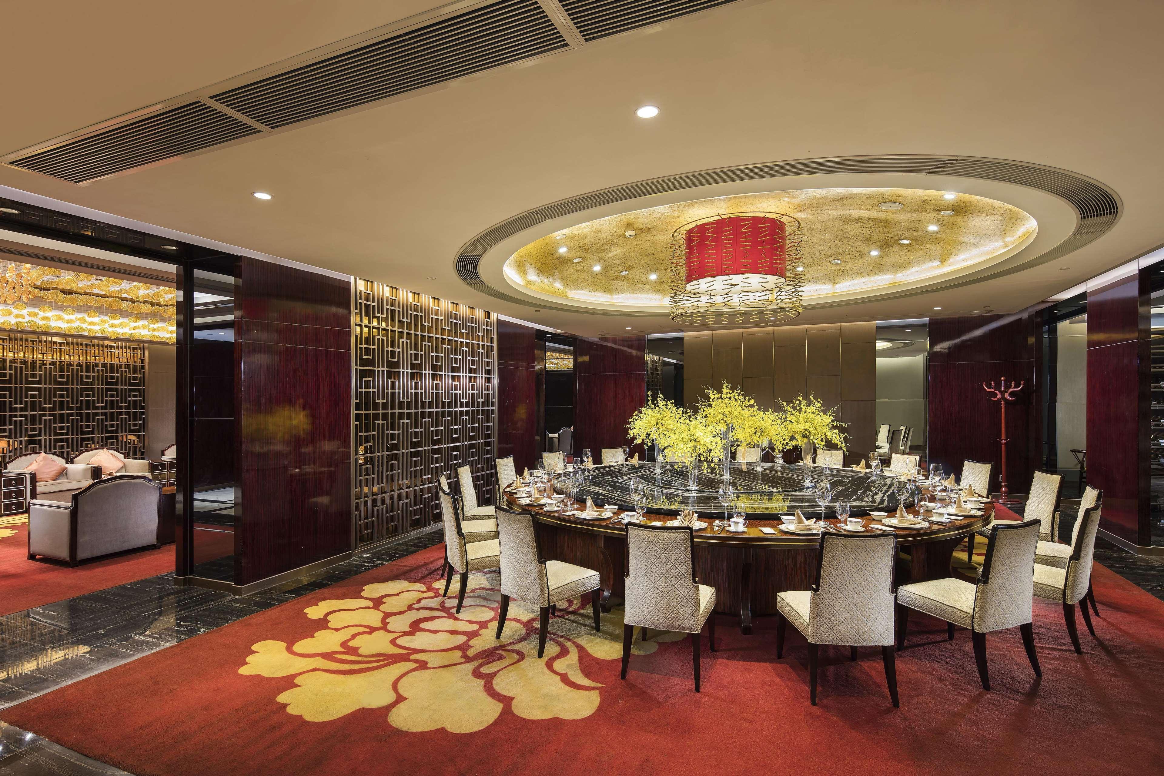 Hilton Foshan - Visit The Lobby Aquarium Exterior photo