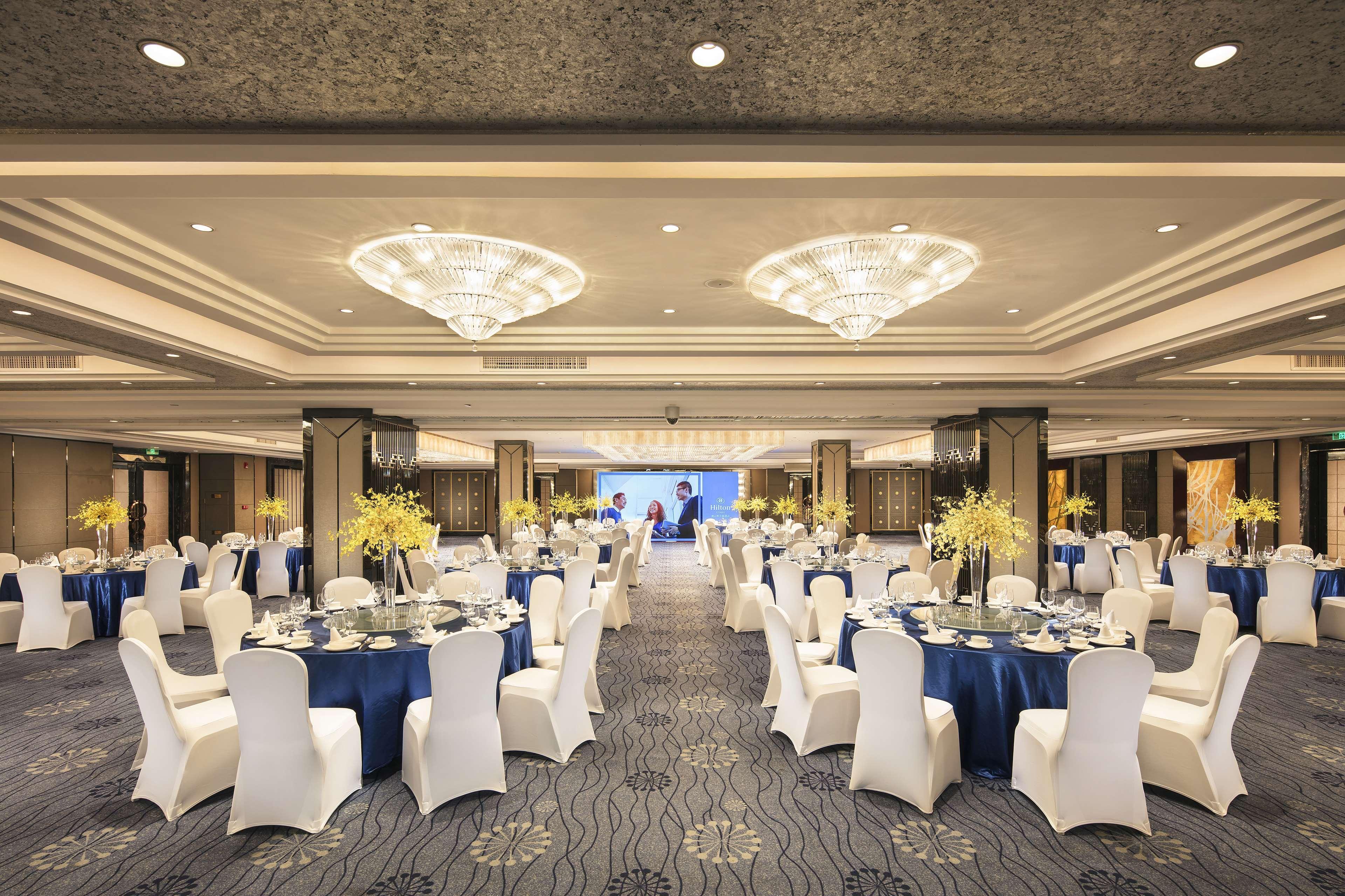 Hilton Foshan - Visit The Lobby Aquarium Exterior photo