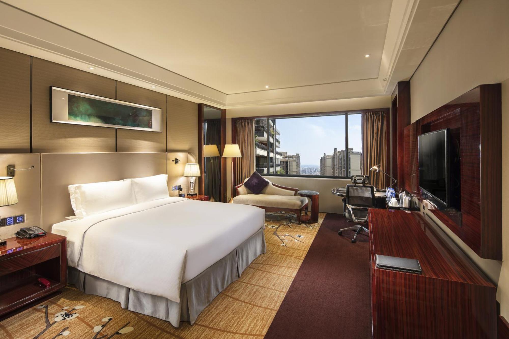 Hilton Foshan - Visit The Lobby Aquarium Exterior photo